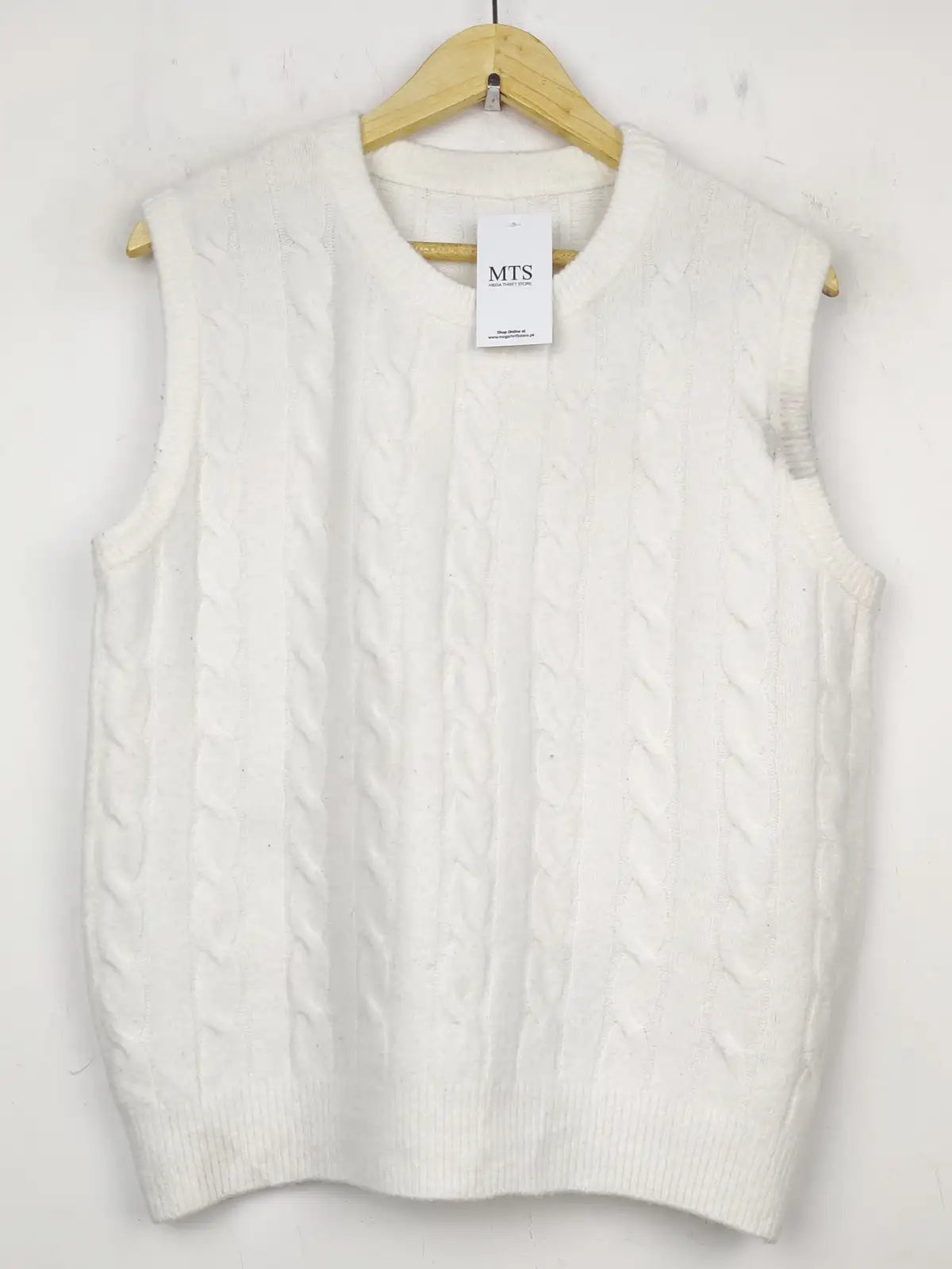 Buy online pre-used pre-loved 100% authentic & Original branded Unknown Brand (SL-2276) available in Pakistan. Top international brands avilable.