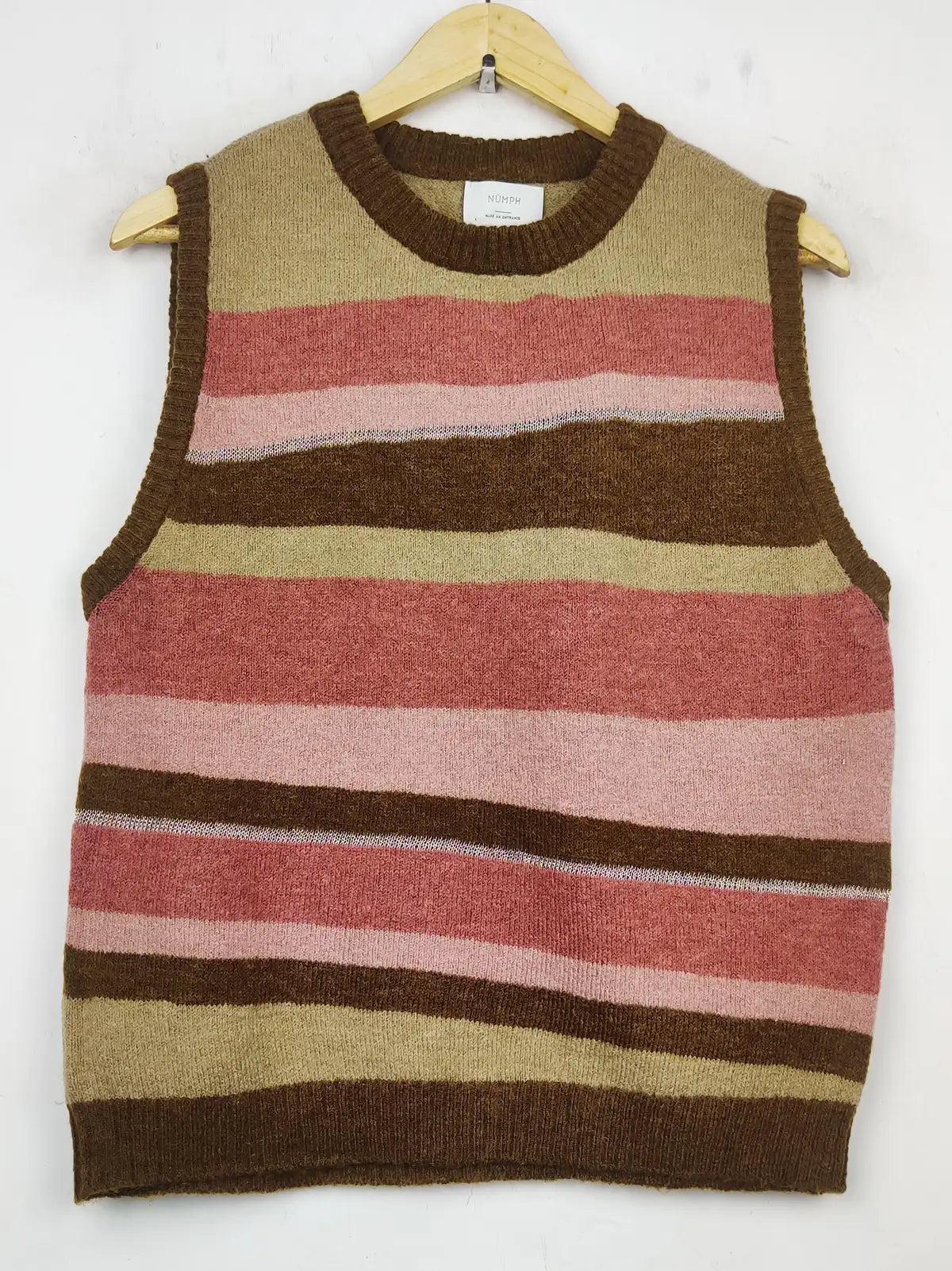 Buy online pre-used pre-loved 100% authentic & Original branded Numph (SL-2282) available in Pakistan. Top international brands avilable.