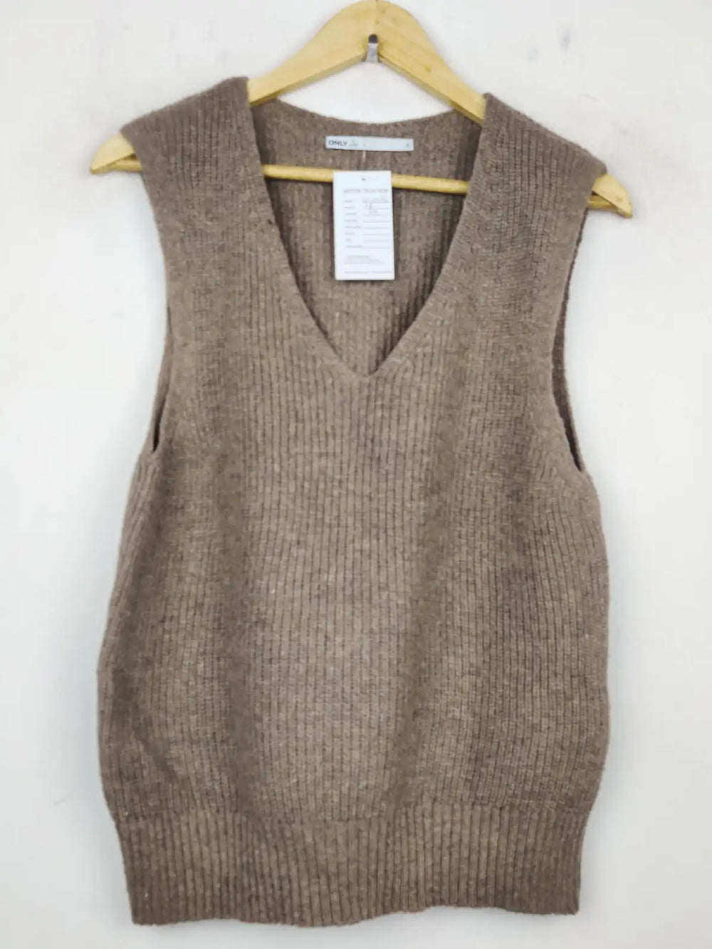 Buy online pre-used pre-loved 100% authentic & Original branded Only (SL-2292) available in Pakistan. Top international brands avilable.