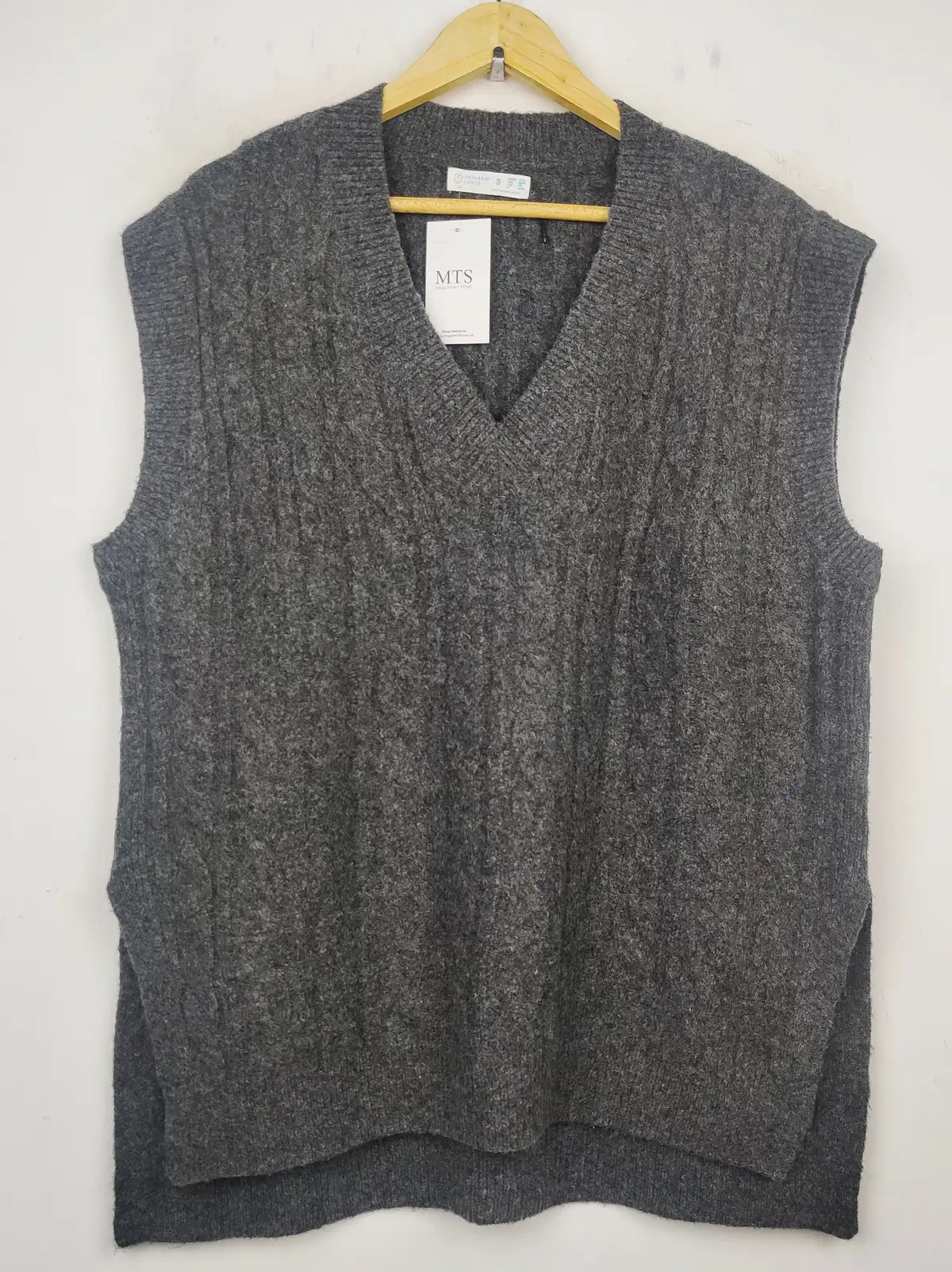 Buy online pre-used pre-loved 100% authentic & Original branded Primark (SL-2294) available in Pakistan. Top international brands avilable.