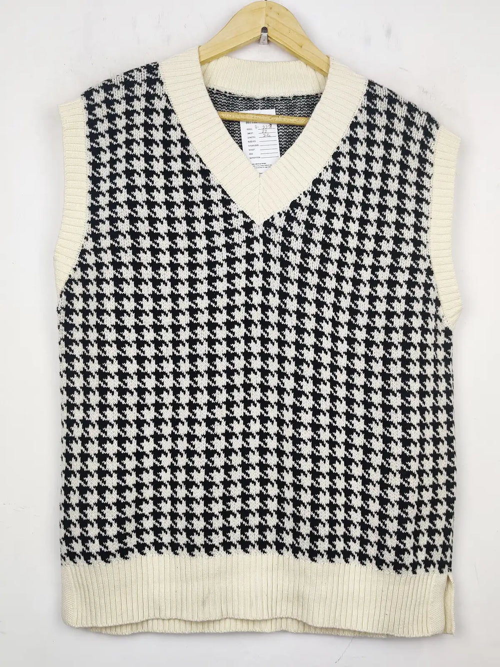 Buy online pre-used pre-loved 100% authentic & Original branded Unknown Brand (SL-2297) available in Pakistan. Top international brands avilable.