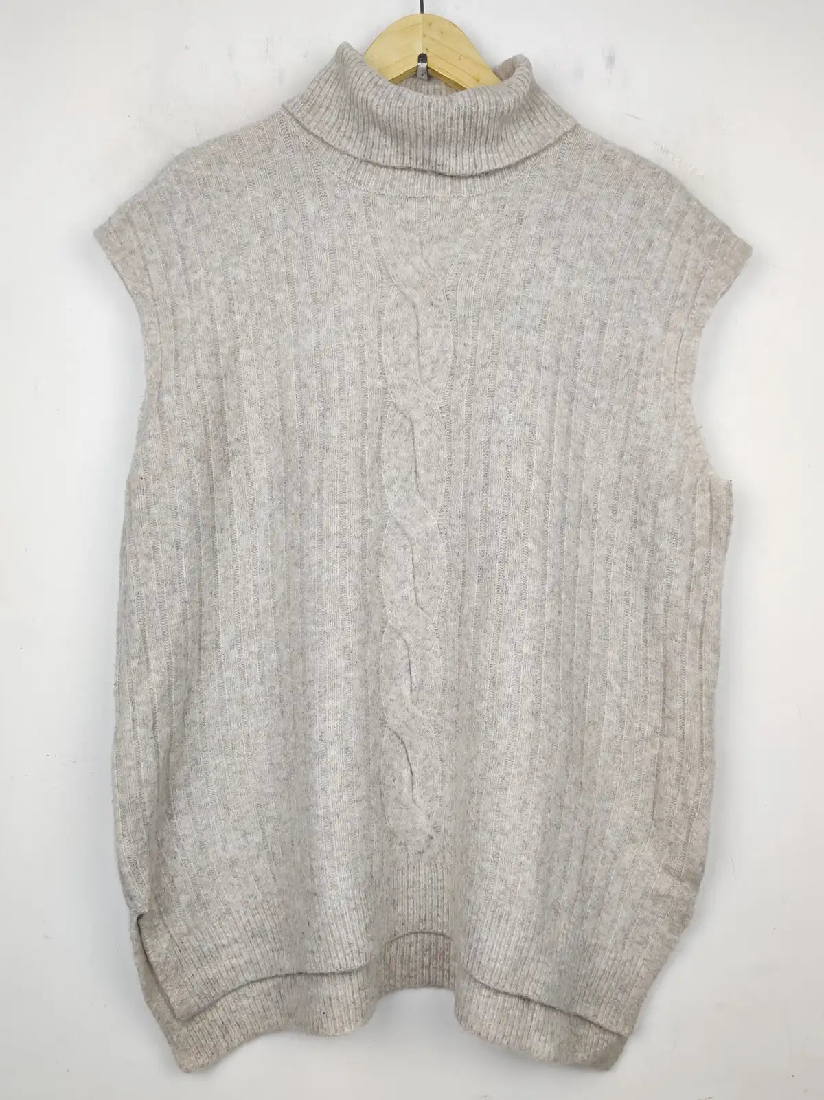 Buy online pre-used pre-loved 100% authentic & Original branded F&F (SL-2307) available in Pakistan. Top international brands avilable.