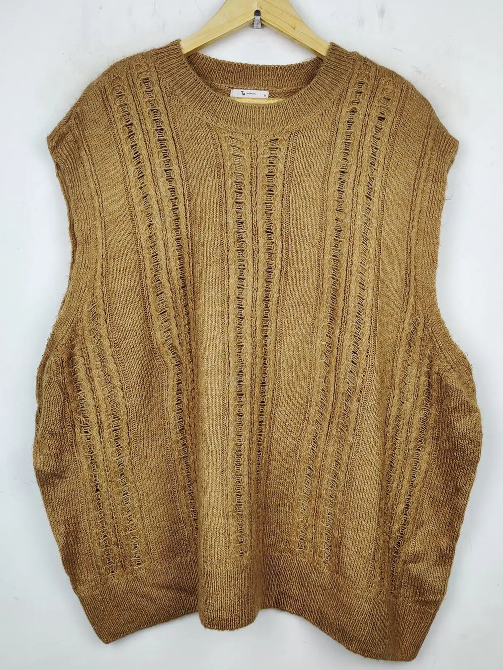 Buy online pre-used pre-loved 100% authentic & Original branded Tu (SL-2313) available in Pakistan. Top international brands avilable.