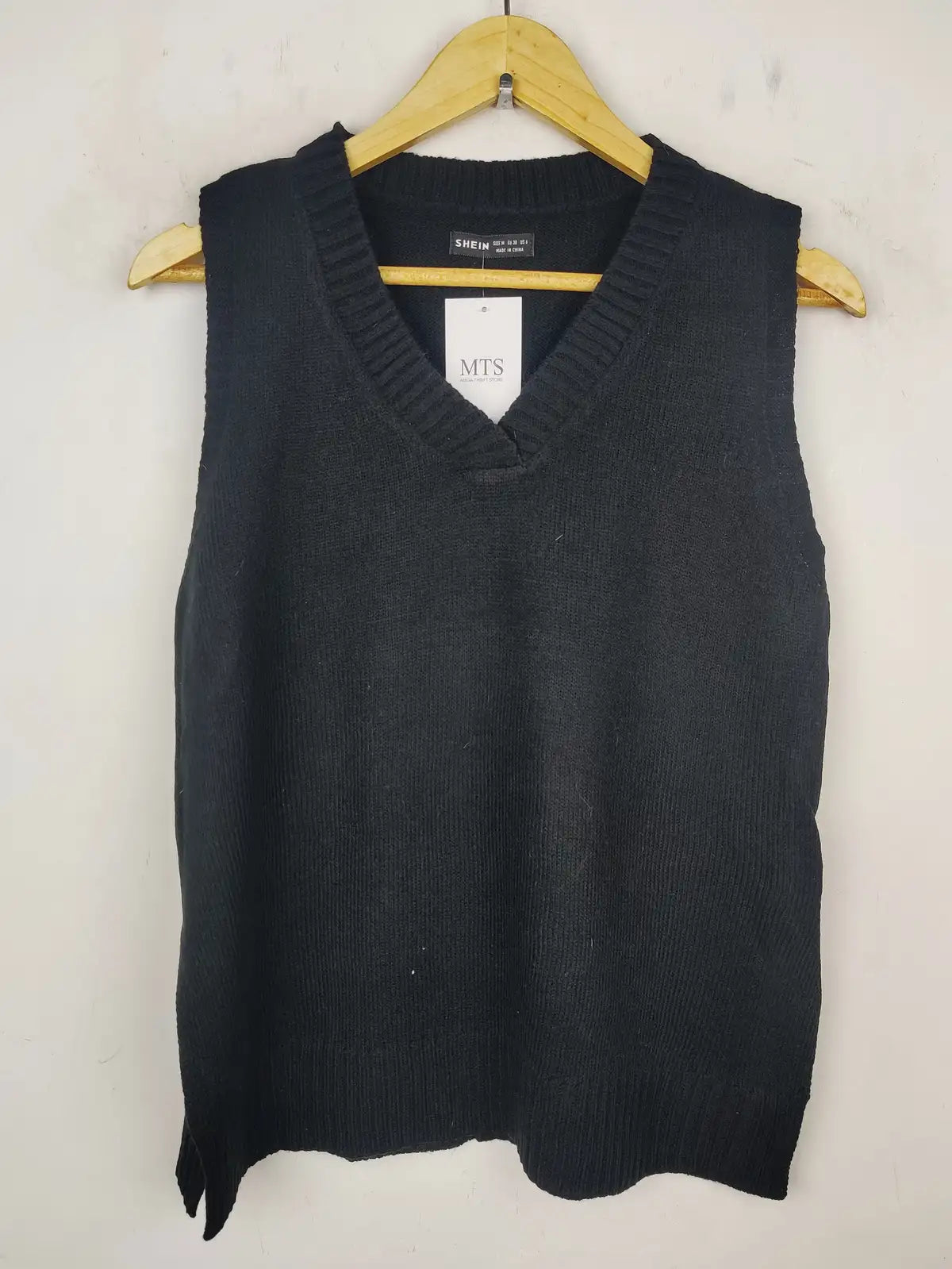 Buy online pre-used pre-loved 100% authentic & Original branded Shein (SL-2319) available in Pakistan. Top international brands avilable.