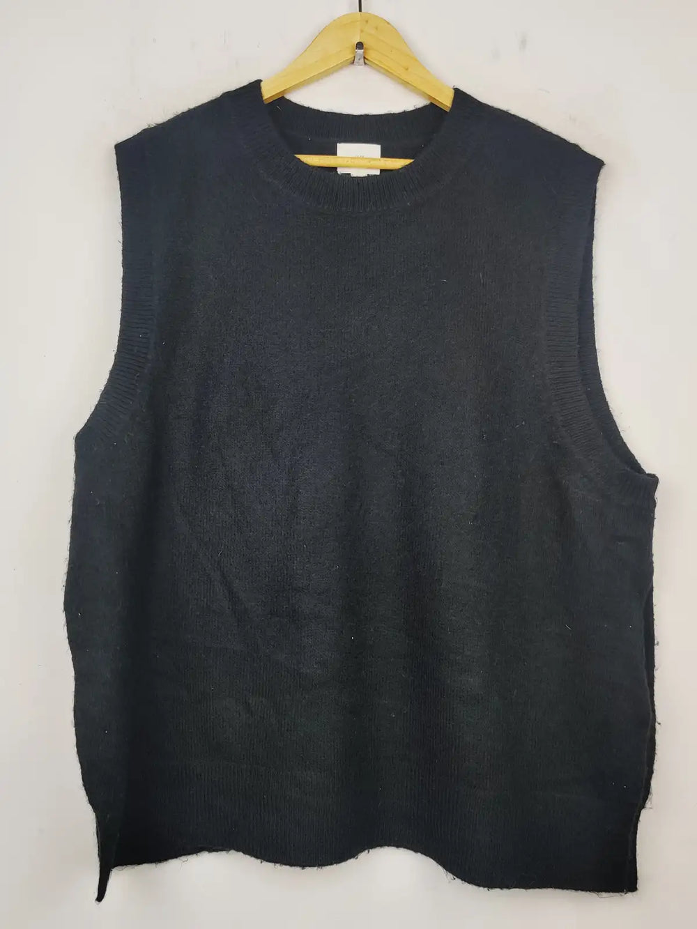 Buy online pre-used pre-loved 100% authentic & Original branded H&M (SL-2329) available in Pakistan. Top international brands avilable.