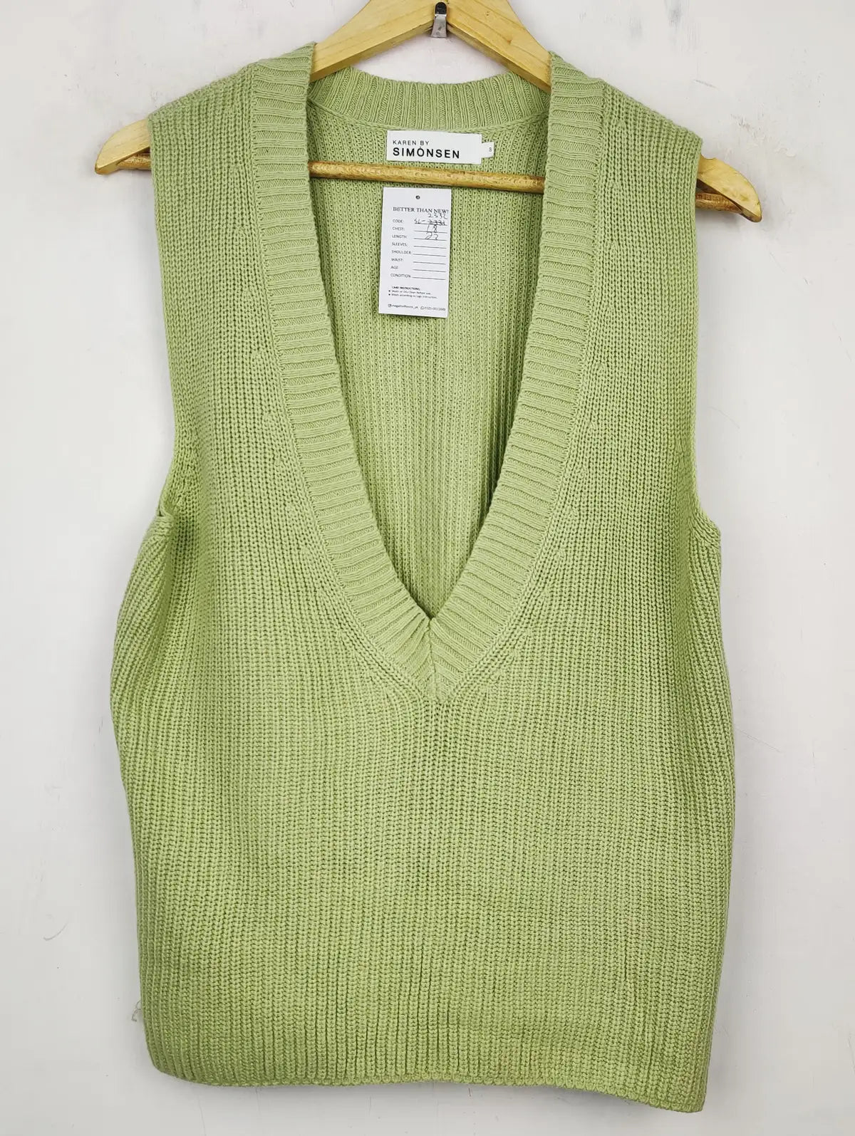 Buy online pre-used pre-loved 100% authentic & Original branded Simonsen (SL-2332) available in Pakistan. Top international brands avilable.