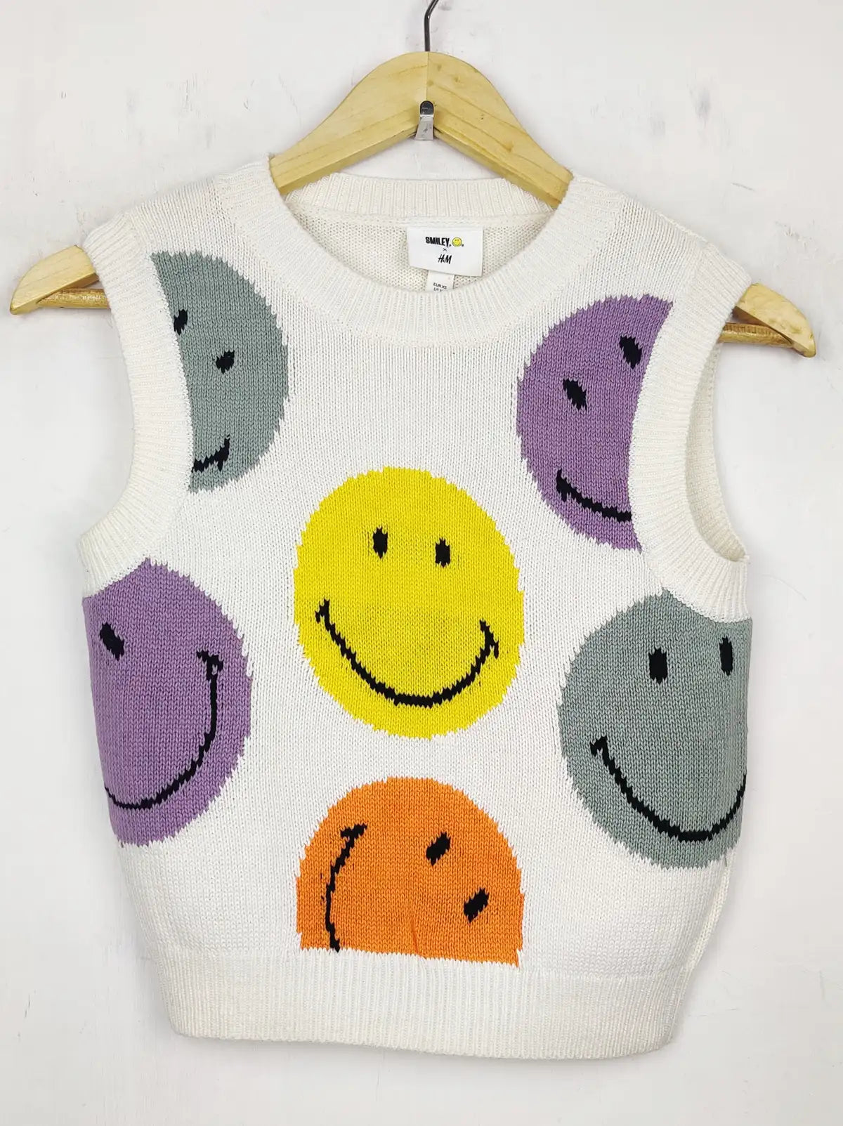 Buy online pre-used pre-loved 100% authentic & Original branded H&M (SL-2340) available in Pakistan. Top international brands avilable.