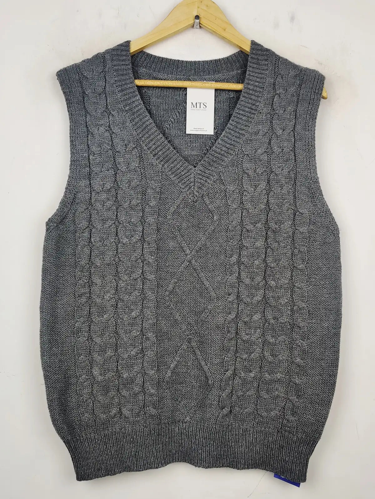 Buy online pre-used pre-loved 100% authentic & Original branded Unknown Brand (SL-2348) available in Pakistan. Top international brands avilable.