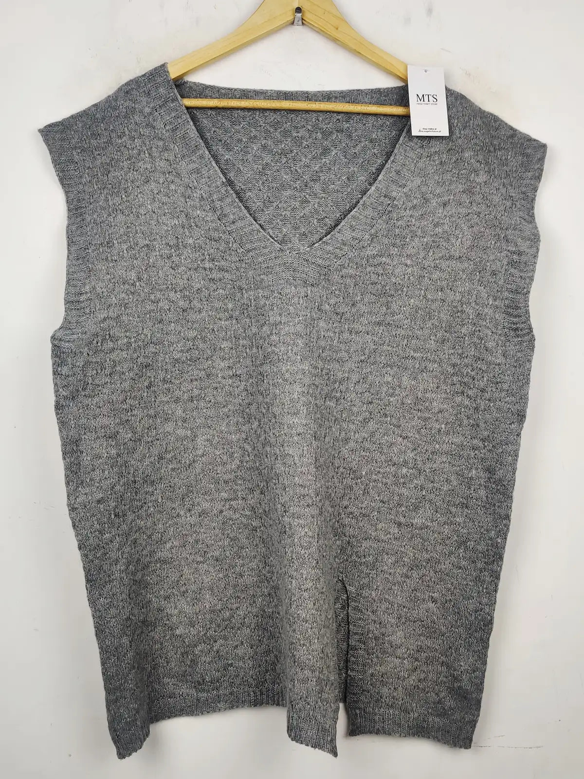 Buy online pre-used pre-loved 100% authentic & Original branded Shein (SL-2381) available in Pakistan. Top international brands avilable.