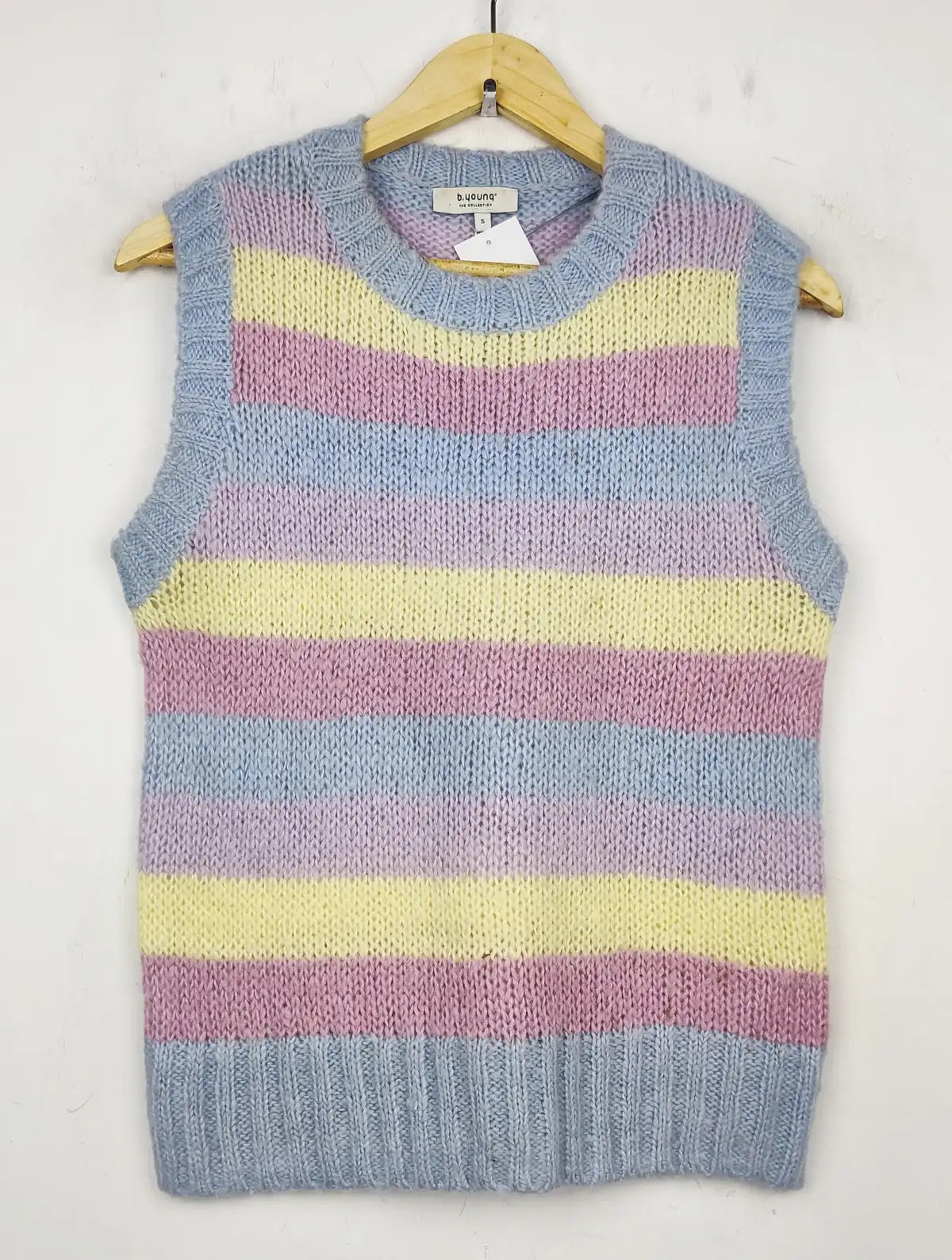 Buy online pre-used pre-loved 100% authentic & Original branded B.Young (SL-2385) available in Pakistan. Top international brands avilable.