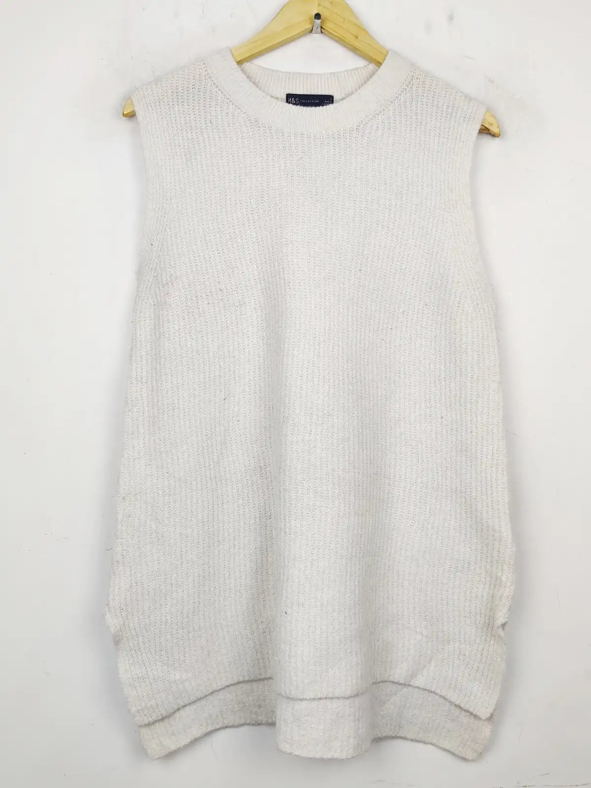 Buy online pre-used pre-loved 100% authentic & Original branded Marks & Spencer (SL-2395) available in Pakistan. Top international brands avilable.