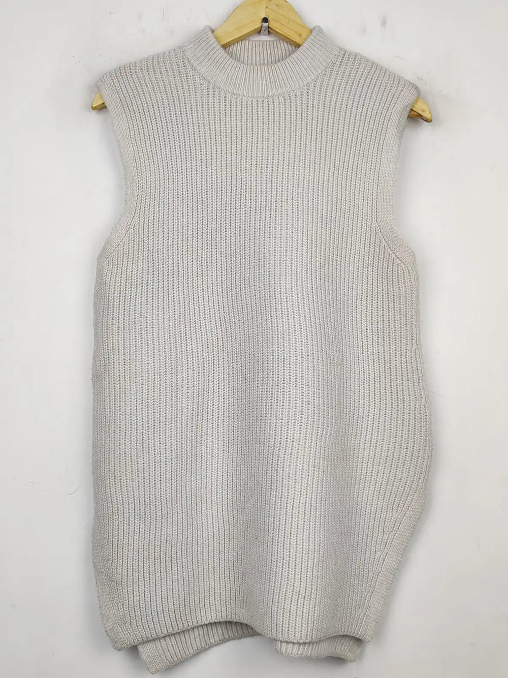 Buy online pre-used pre-loved 100% authentic & Original branded H&M (SL-2397) available in Pakistan. Top international brands avilable.