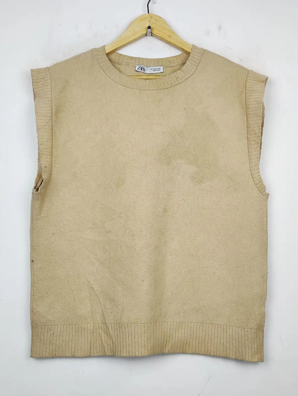 Buy online pre-used pre-loved 100% authentic & Original branded Zara (SL-2402) available in Pakistan. Top international brands avilable.