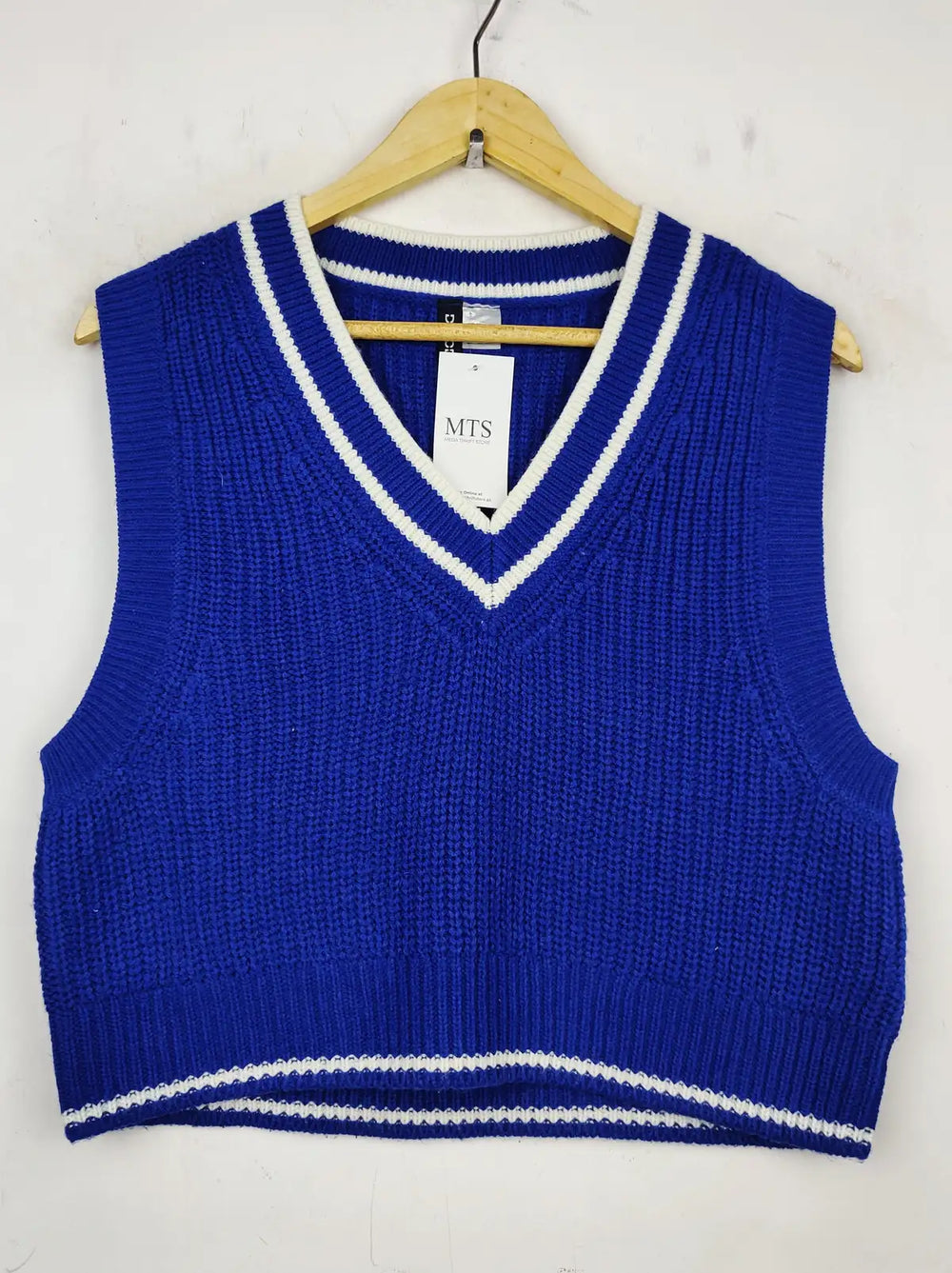 Buy online pre-used pre-loved 100% authentic & Original branded H&M (SL-2405) available in Pakistan. Top international brands avilable.