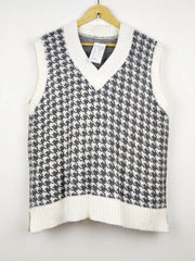 Buy online pre-used pre-loved 100% authentic & Original branded Unknown Brand (SL-2426) available in Pakistan. Top international brands avilable.