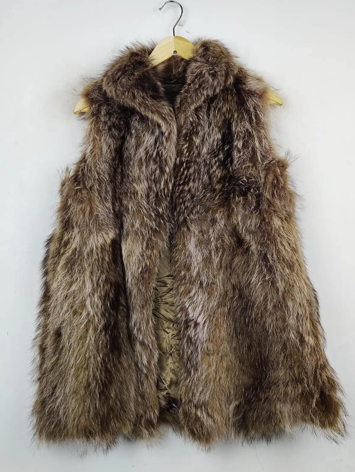 Buy online pre-used pre-loved 100% authentic & Original branded Unknown Brand (SL-2484) available in Pakistan. Top international brands avilable.