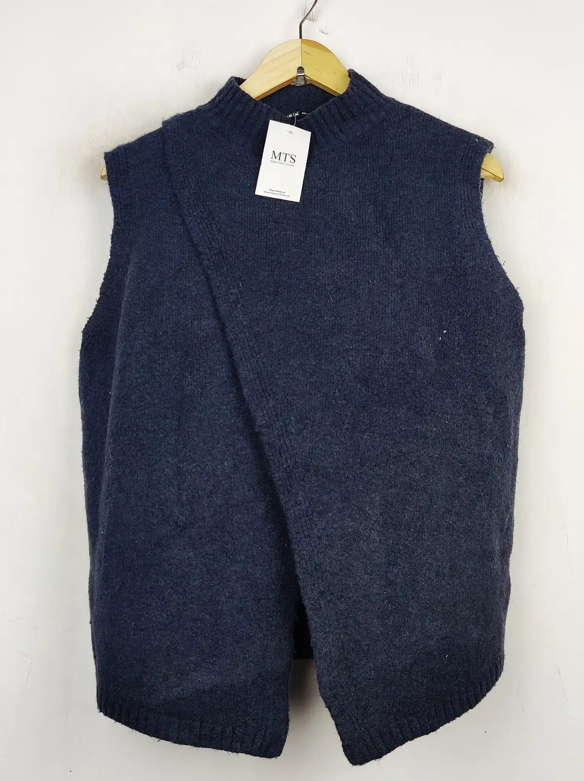 Buy online pre-used pre-loved 100% authentic & Original branded Shein (SL-2503) available in Pakistan. Top international brands avilable.