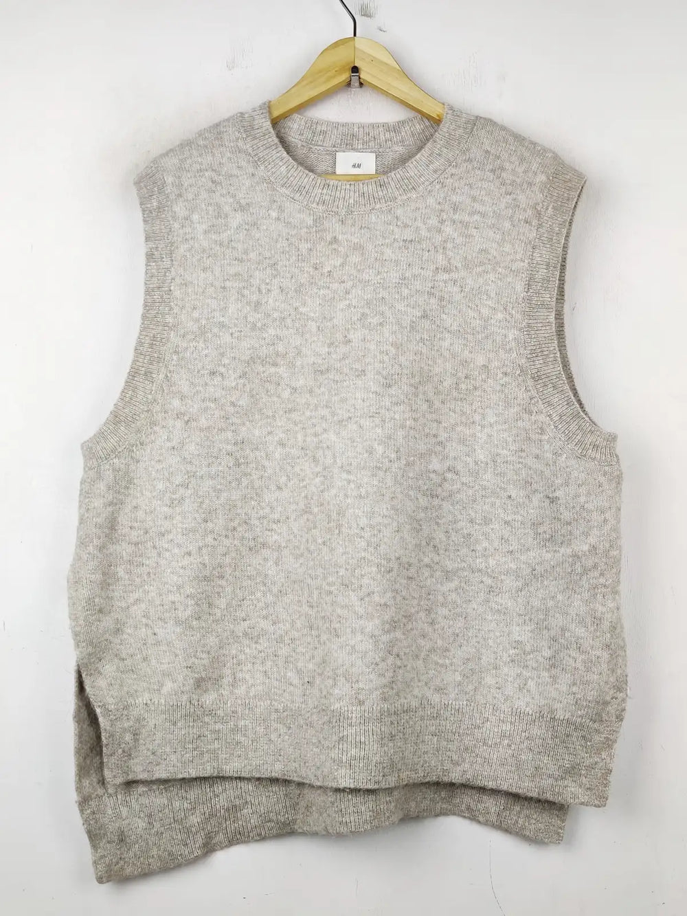 Buy online pre-used pre-loved 100% authentic & Original branded H&M (SL-2551) available in Pakistan. Top international brands avilable.