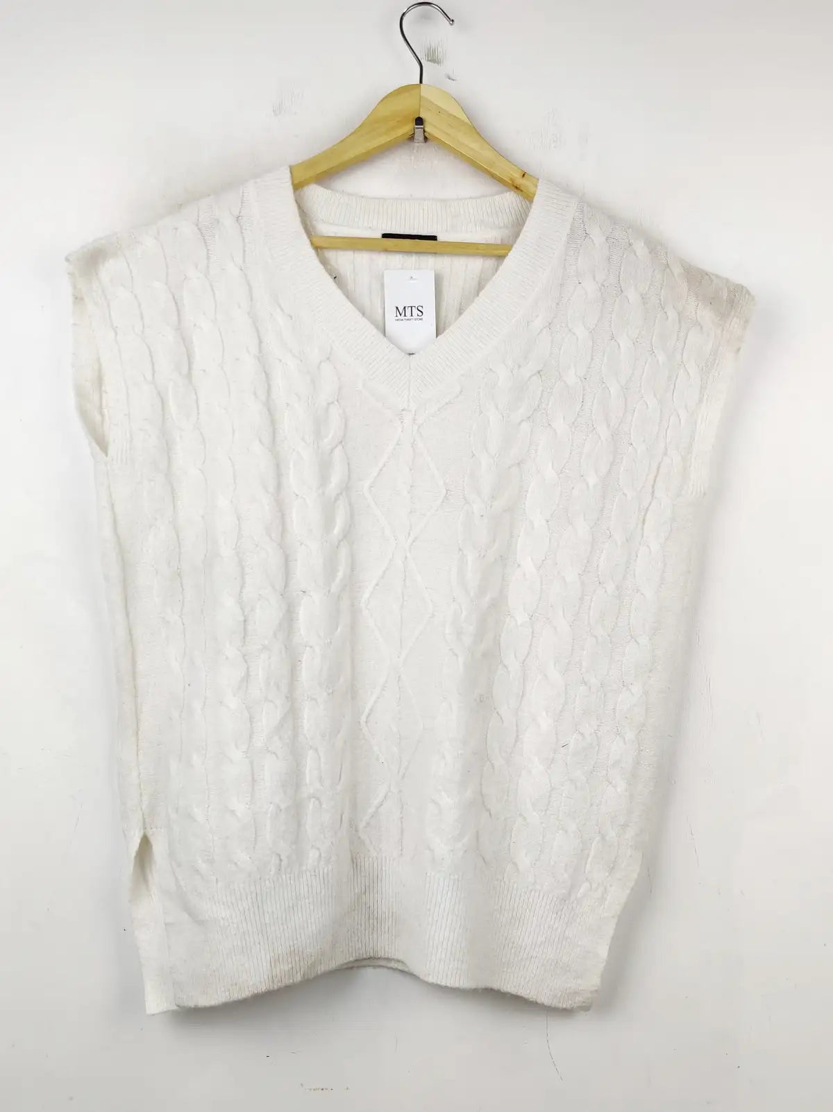 Buy online pre-used pre-loved 100% authentic & Original branded F&F (SL-2562) available in Pakistan. Top international brands avilable.