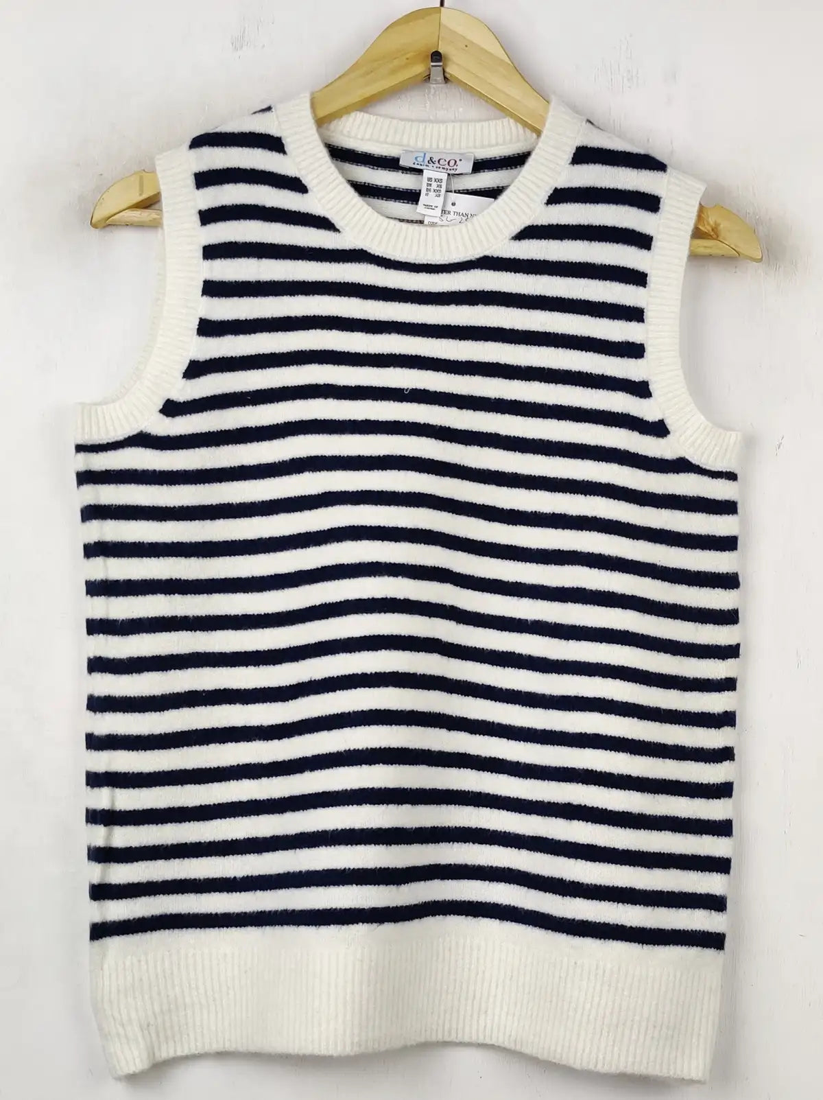 Buy online pre-used pre-loved 100% authentic & Original branded D&Co (SL-2571) available in Pakistan. Top international brands avilable.