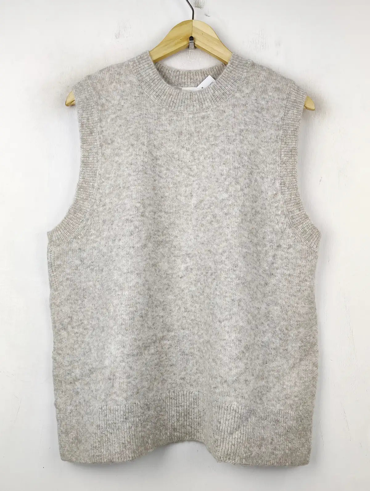 Buy online pre-used pre-loved 100% authentic & Original branded H&M (SL-2572) available in Pakistan. Top international brands avilable.