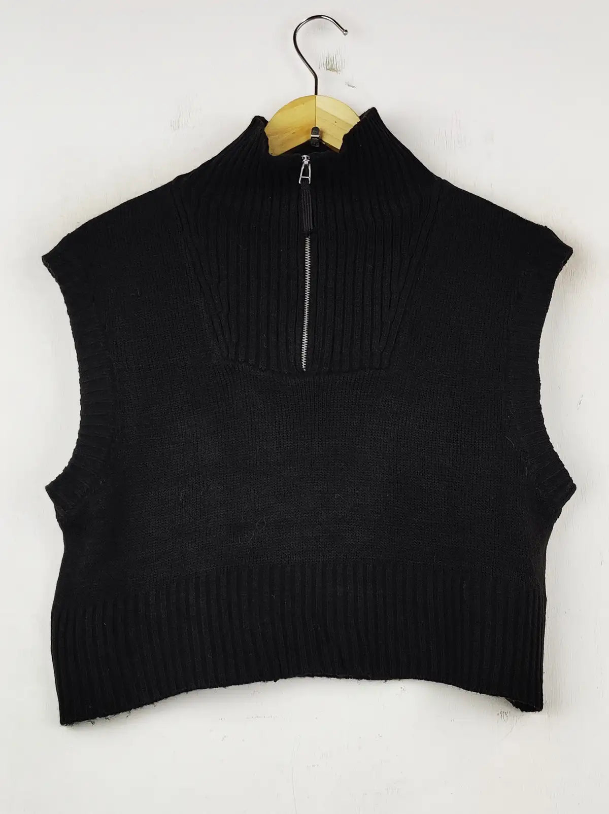 Buy online pre-used pre-loved 100% authentic & Original branded H&M (SL-2594) available in Pakistan. Top international brands avilable.