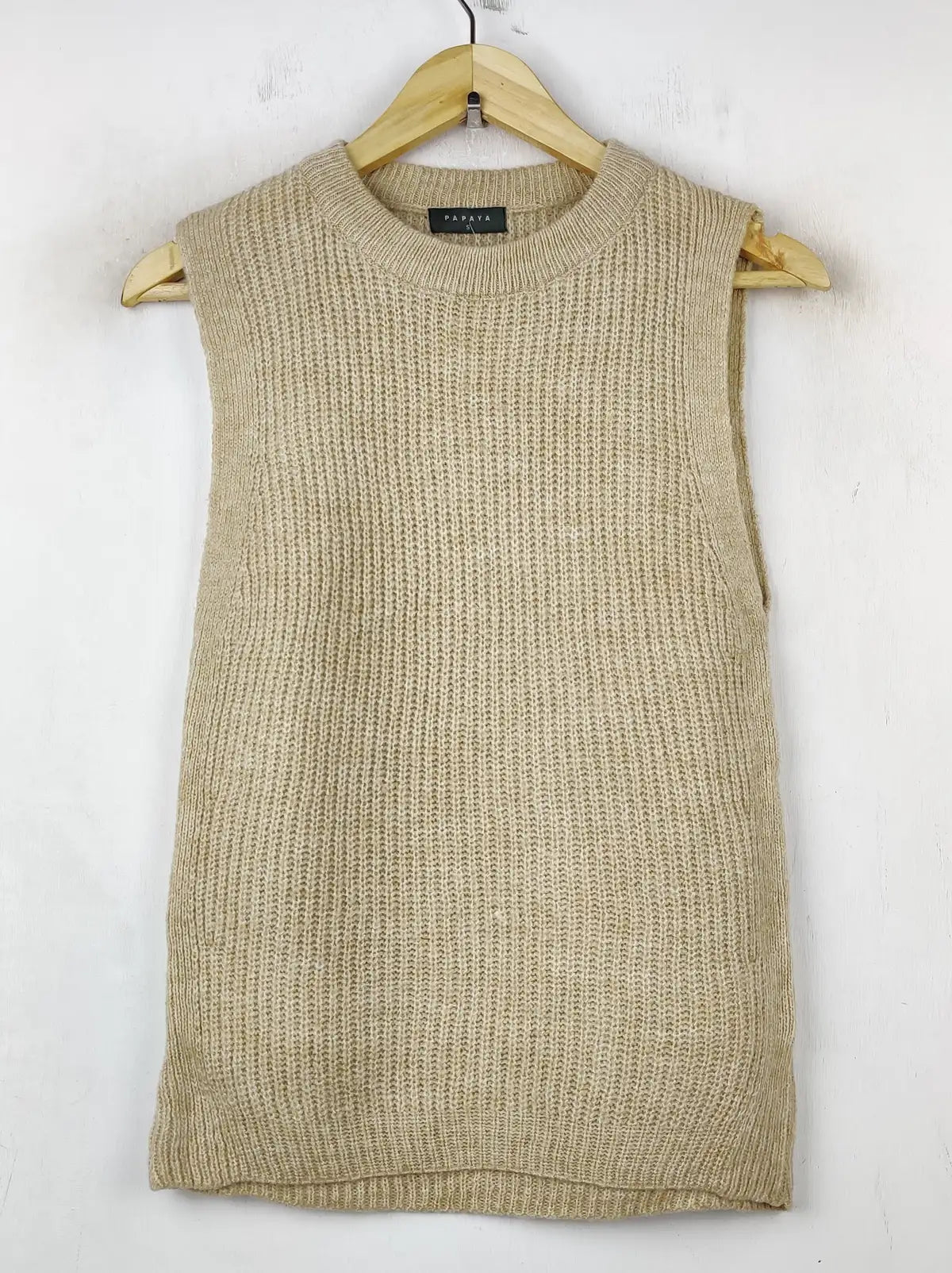 Buy online pre-used pre-loved 100% authentic & Original branded Papaya (SL-2598) available in Pakistan. Top international brands avilable.