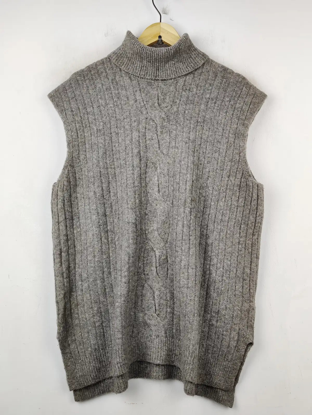 Buy online pre-used pre-loved 100% authentic & Original branded F&F (SL-2608) available in Pakistan. Top international brands avilable.