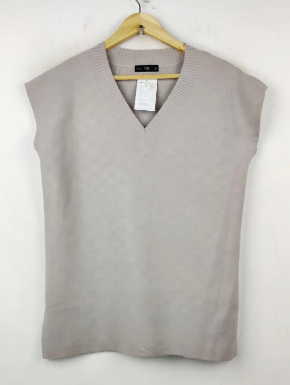 Buy online pre-used pre-loved 100% authentic & Original branded F&F (SL-2645) available in Pakistan. Top international brands avilable.