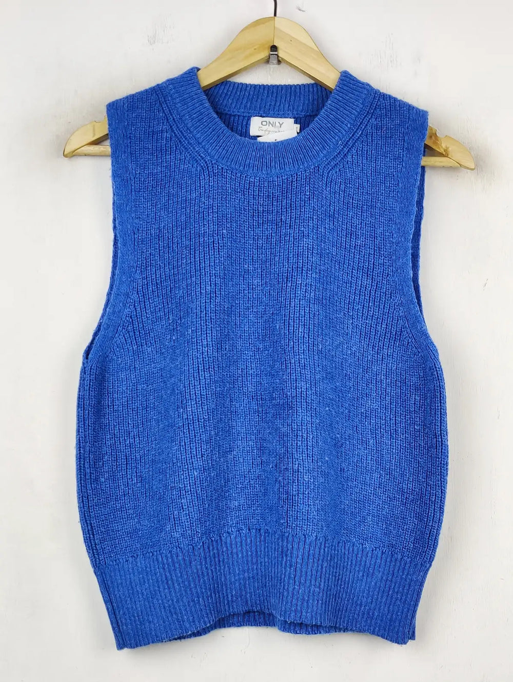 Buy online pre-used pre-loved 100% authentic & Original branded Only (SL-2682) available in Pakistan. Top international brands avilable.