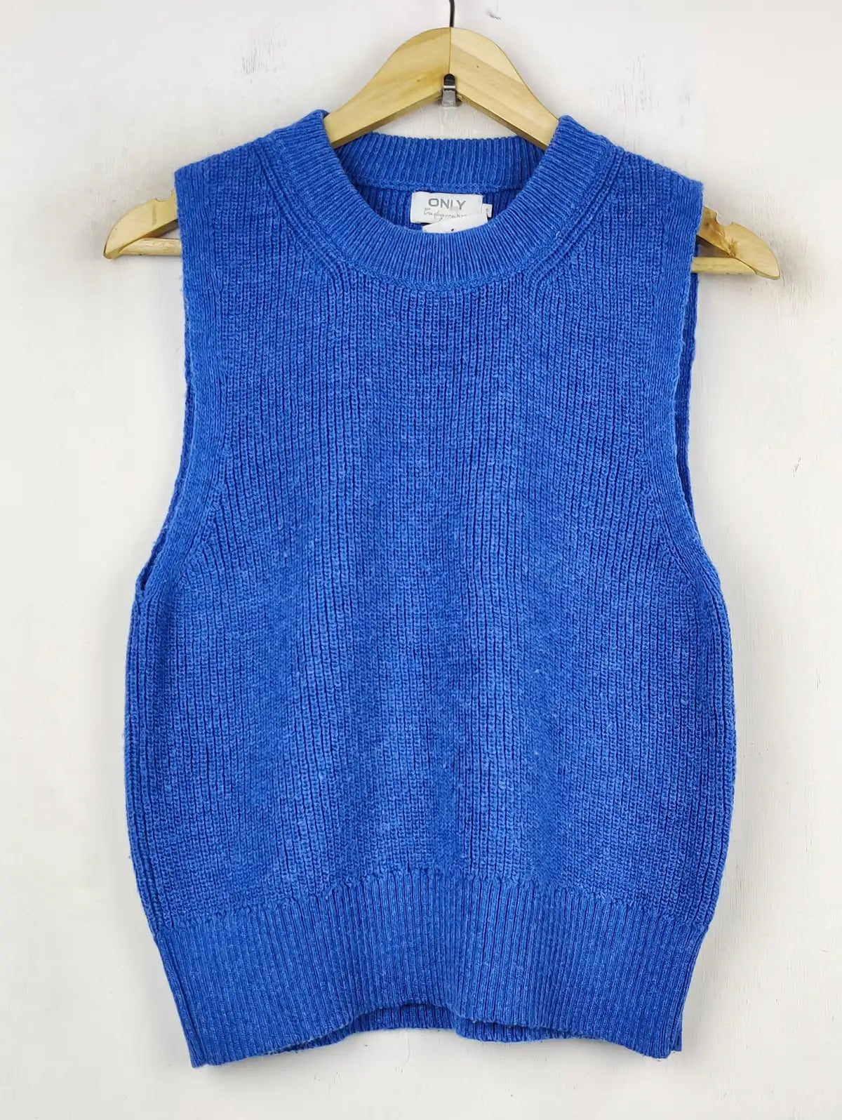 Buy online pre-used pre-loved 100% authentic & Original branded Only (SL-2682) available in Pakistan. Top international brands avilable.