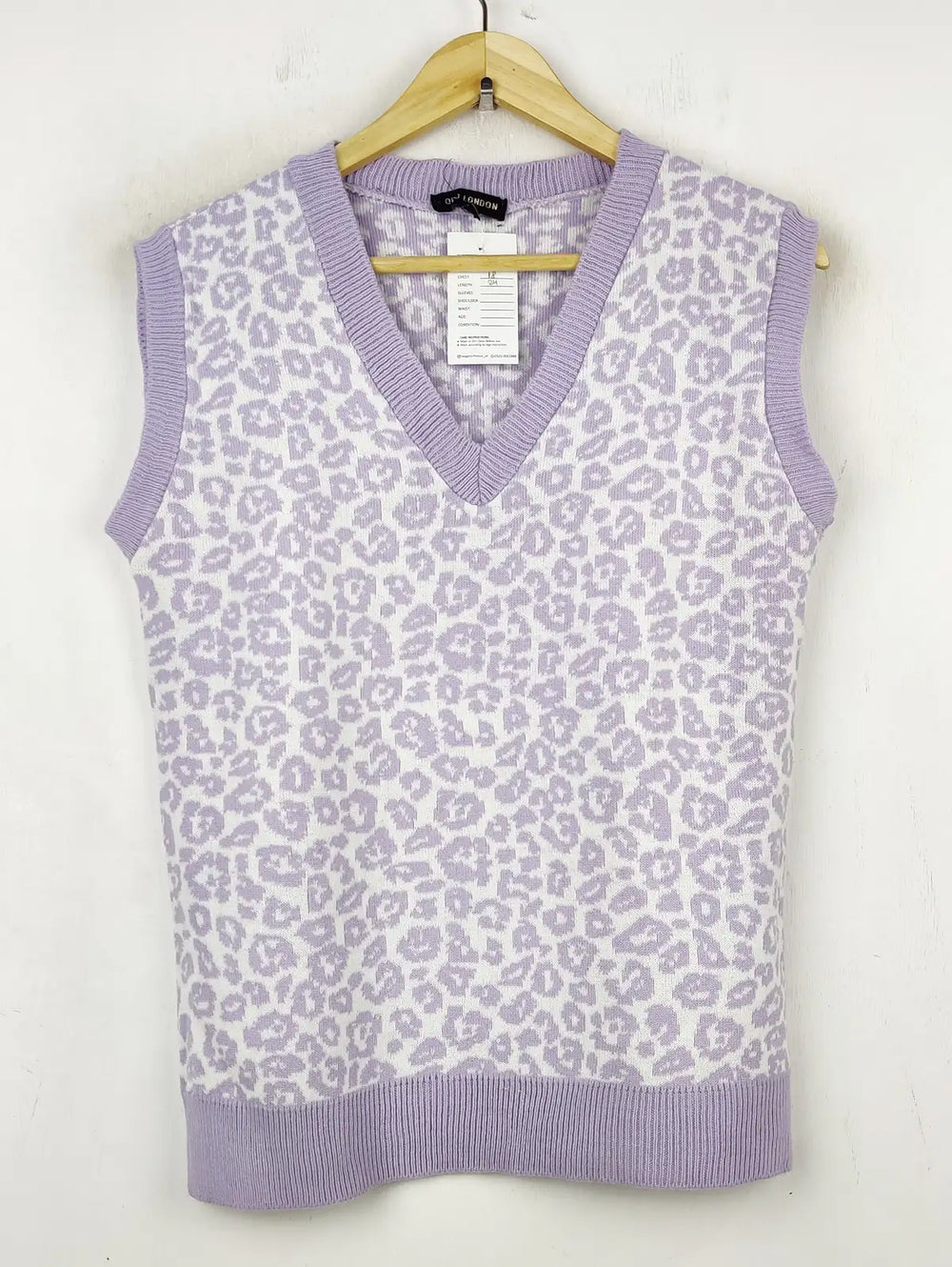 Buy online pre-used pre-loved 100% authentic & Original branded Qed London (SL-2710) available in Pakistan. Top international brands avilable.