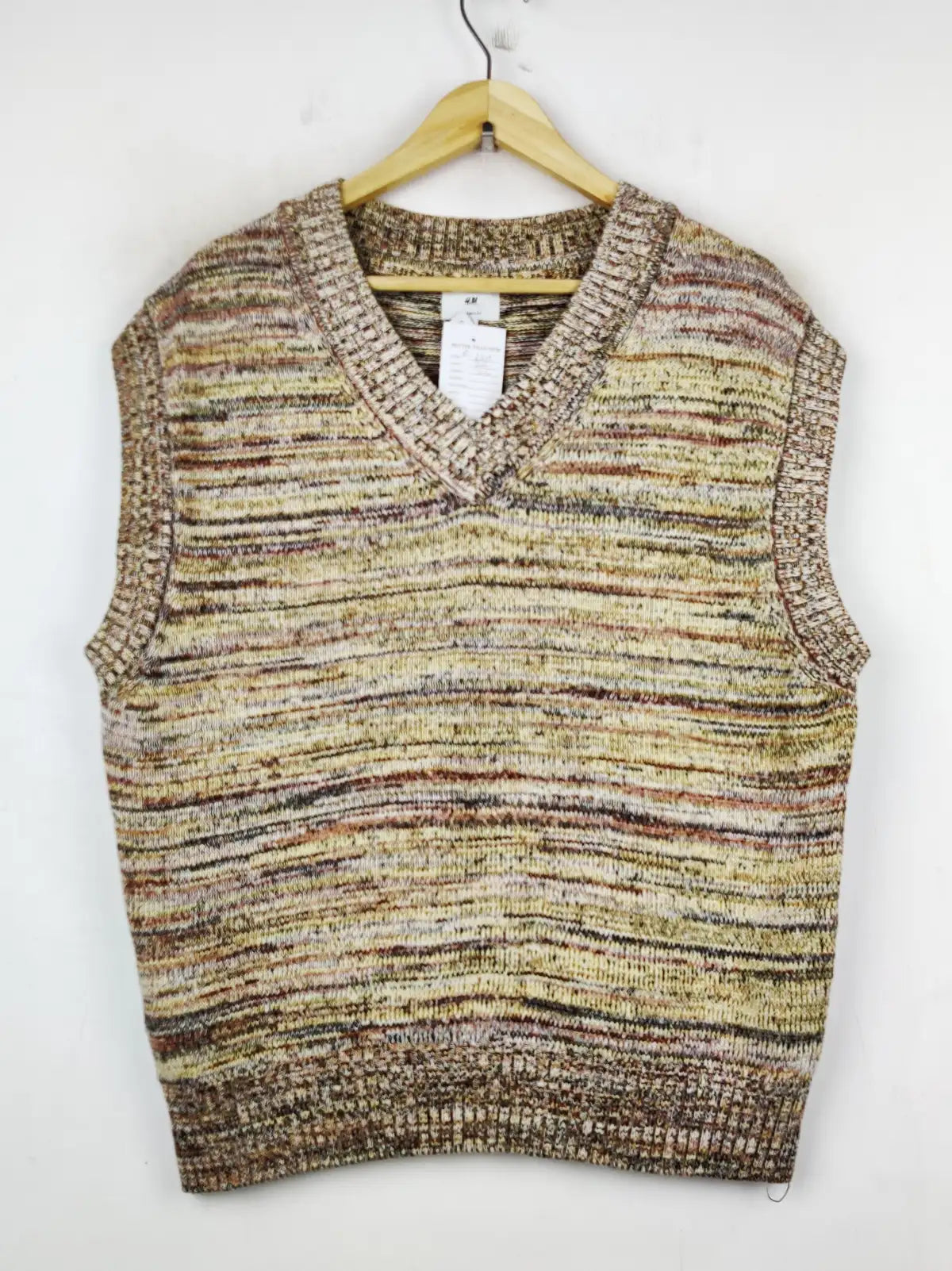 Buy online pre-used pre-loved 100% authentic & Original branded H&M (SL-2713) available in Pakistan. Top international brands avilable.