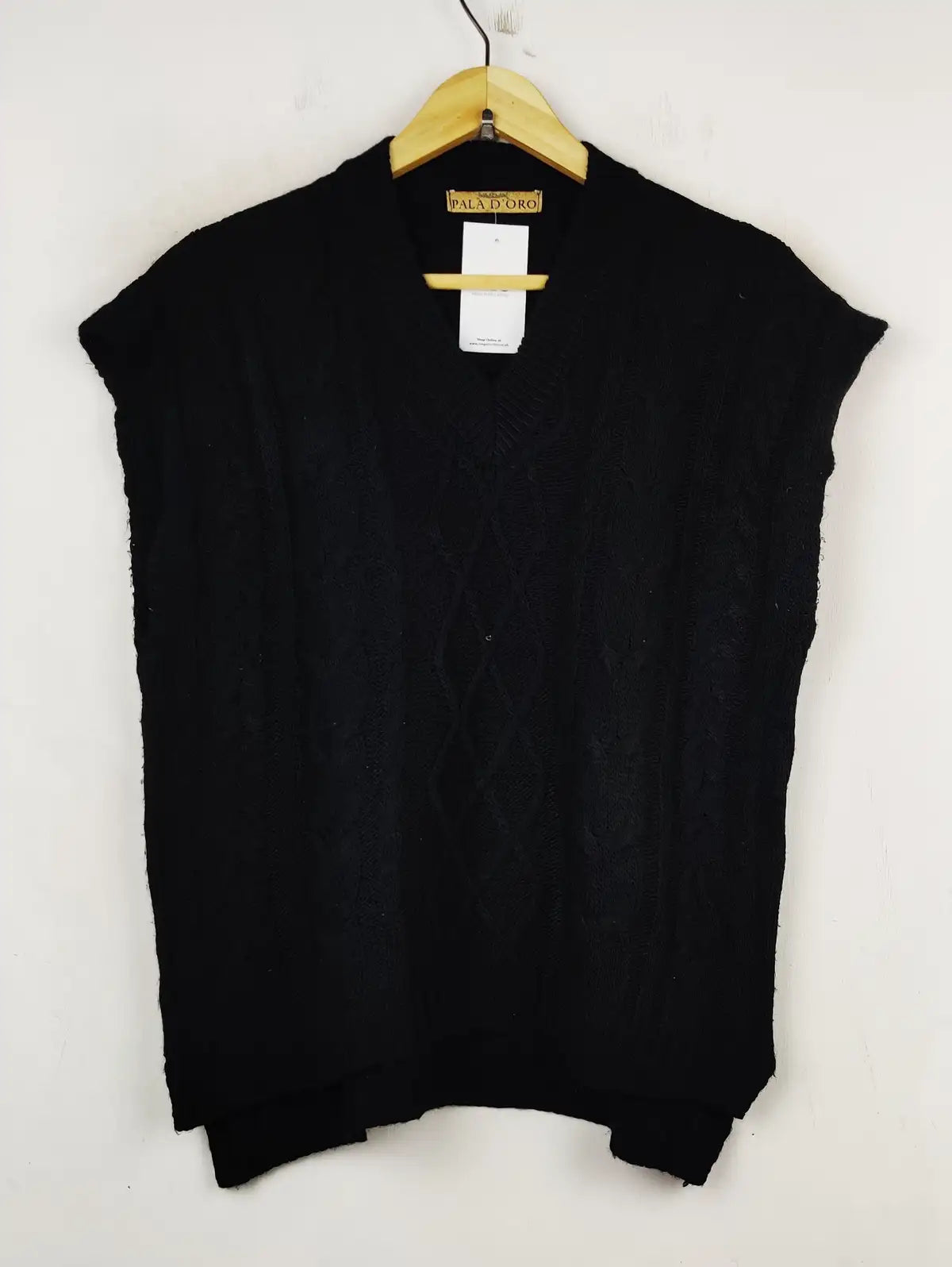 Buy online pre-used pre-loved 100% authentic & Original branded Pala D Oro (SL-2714) available in Pakistan. Top international brands avilable.