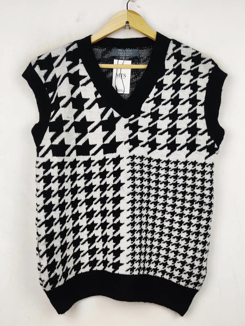 Buy online pre-used pre-loved 100% authentic & Original branded Primark (SL-2734) available in Pakistan. Top international brands avilable.