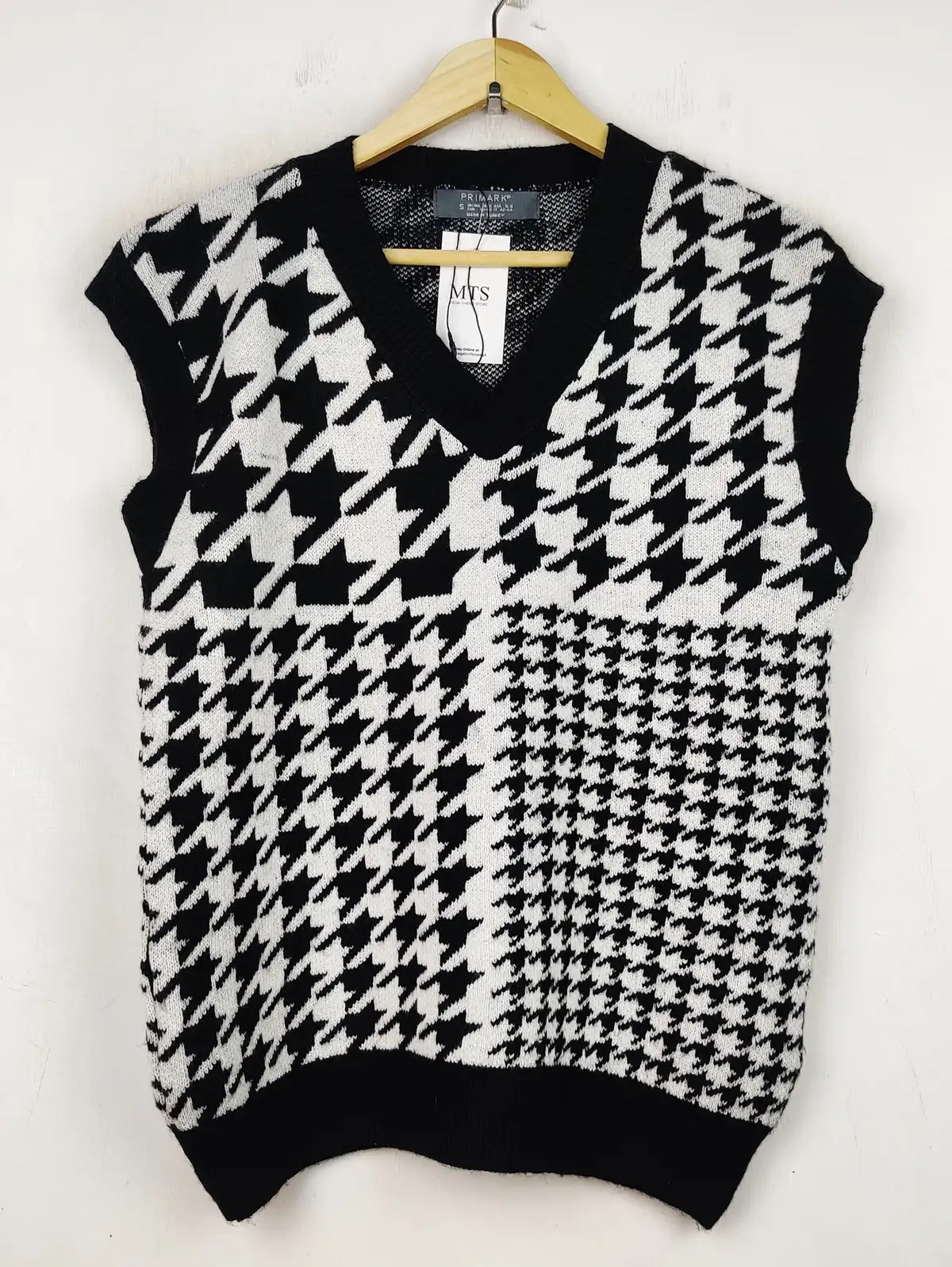 Buy online pre-used pre-loved 100% authentic & Original branded Primark (SL-2734) available in Pakistan. Top international brands avilable.