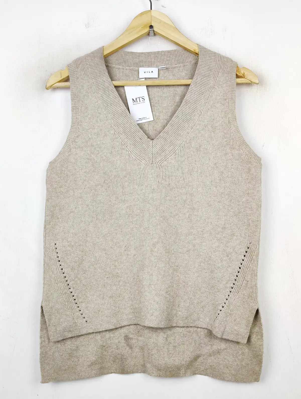 Buy online pre-used pre-loved 100% authentic & Original branded Vila (SL-2783) available in Pakistan. Top international brands avilable.