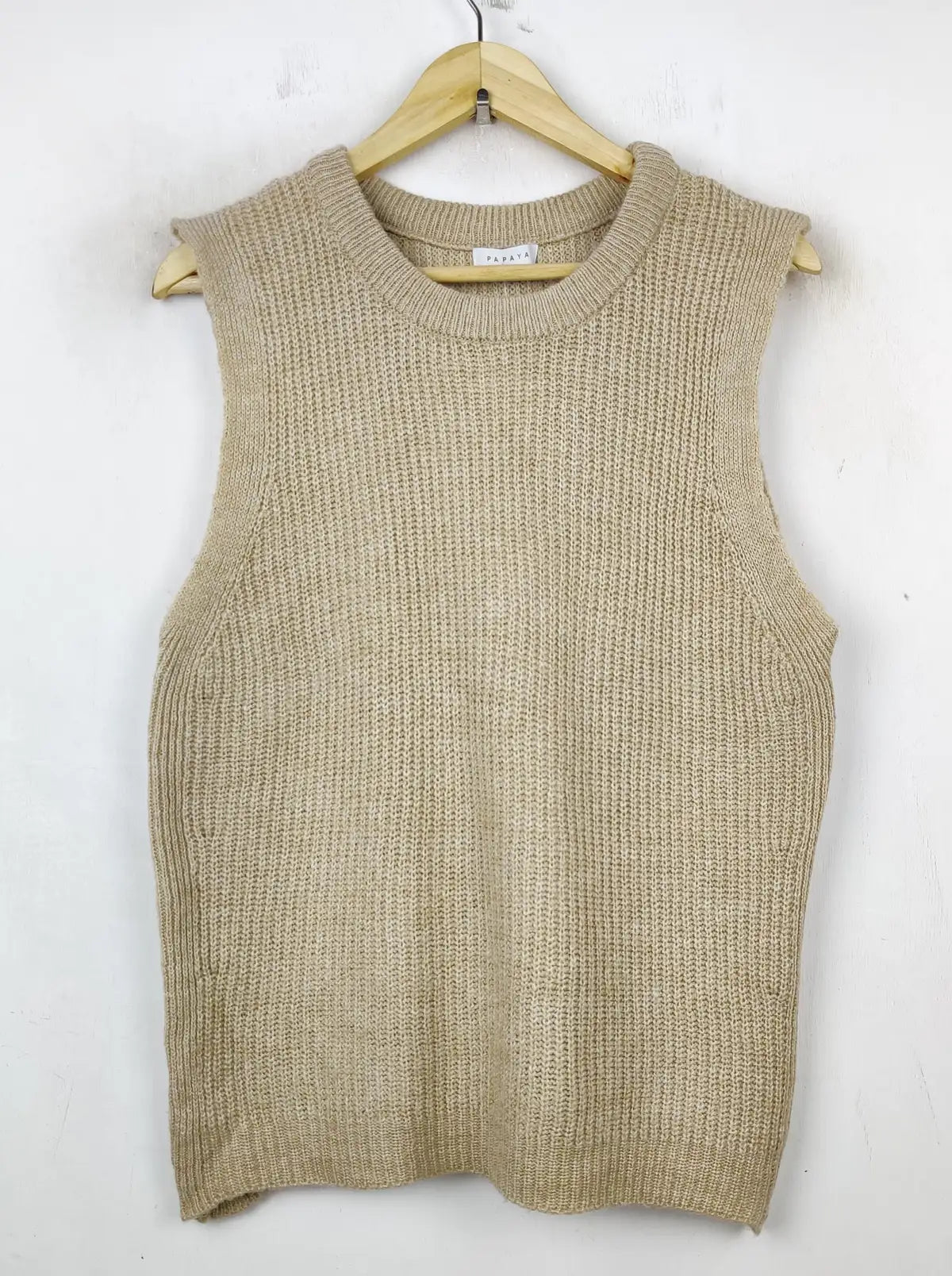 Buy online pre-used pre-loved 100% authentic & Original branded Papaya (SL-2797) available in Pakistan. Top international brands avilable.