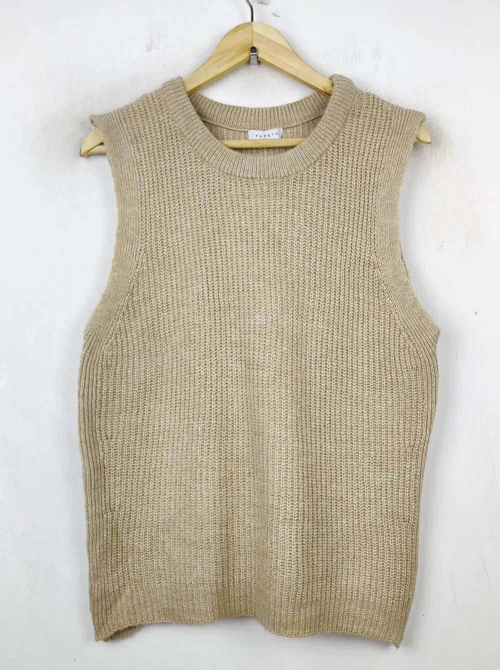 Buy online pre-used pre-loved 100% authentic & Original branded Papaya (SL-2797) available in Pakistan. Top international brands avilable.