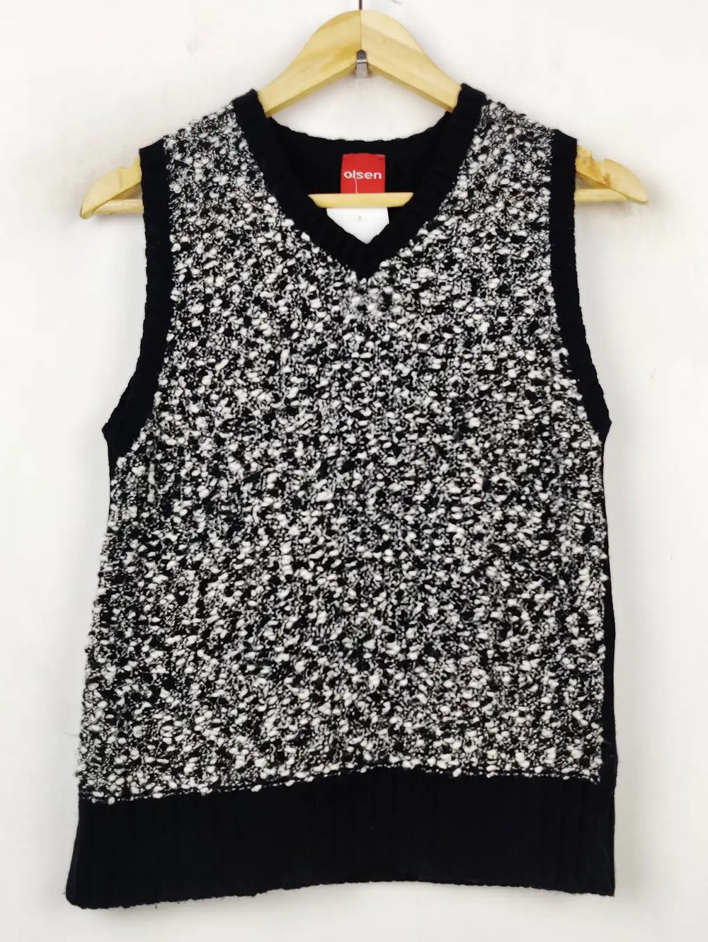 Buy online pre-used pre-loved 100% authentic & Original branded Olsen (SL-2810) available in Pakistan. Top international brands avilable.