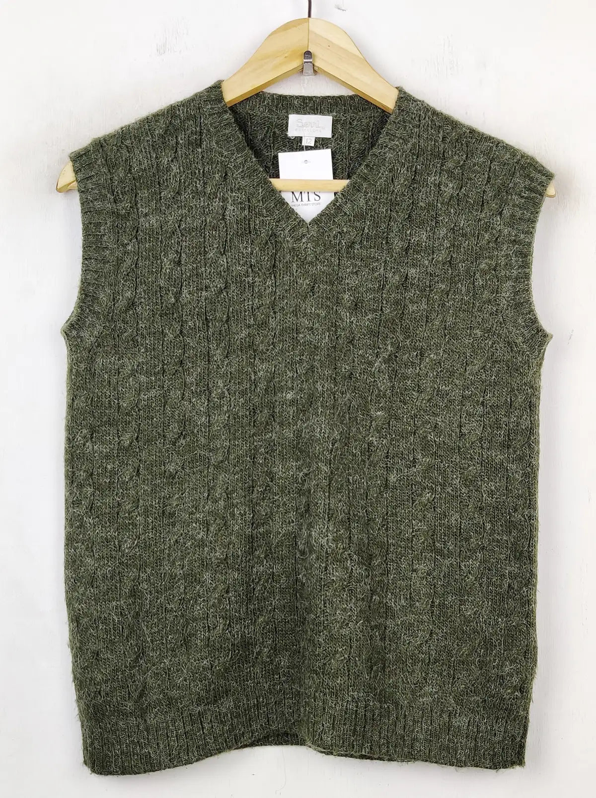 Buy online pre-used pre-loved 100% authentic & Original branded Serri (SL-2814) available in Pakistan. Top international brands avilable.