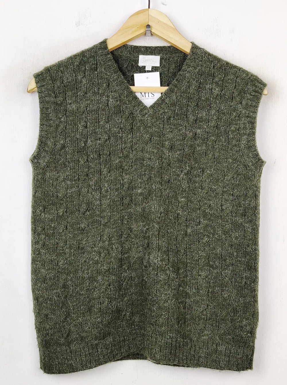 Buy online pre-used pre-loved 100% authentic & Original branded Serri (SL-2814) available in Pakistan. Top international brands avilable.