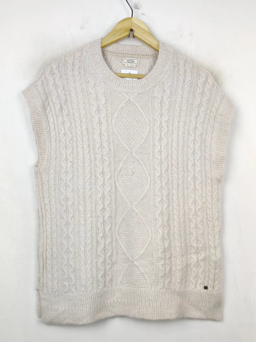 Buy online pre-used pre-loved 100% authentic & Original branded Fat Face (SL-2817) available in Pakistan. Top international brands avilable.