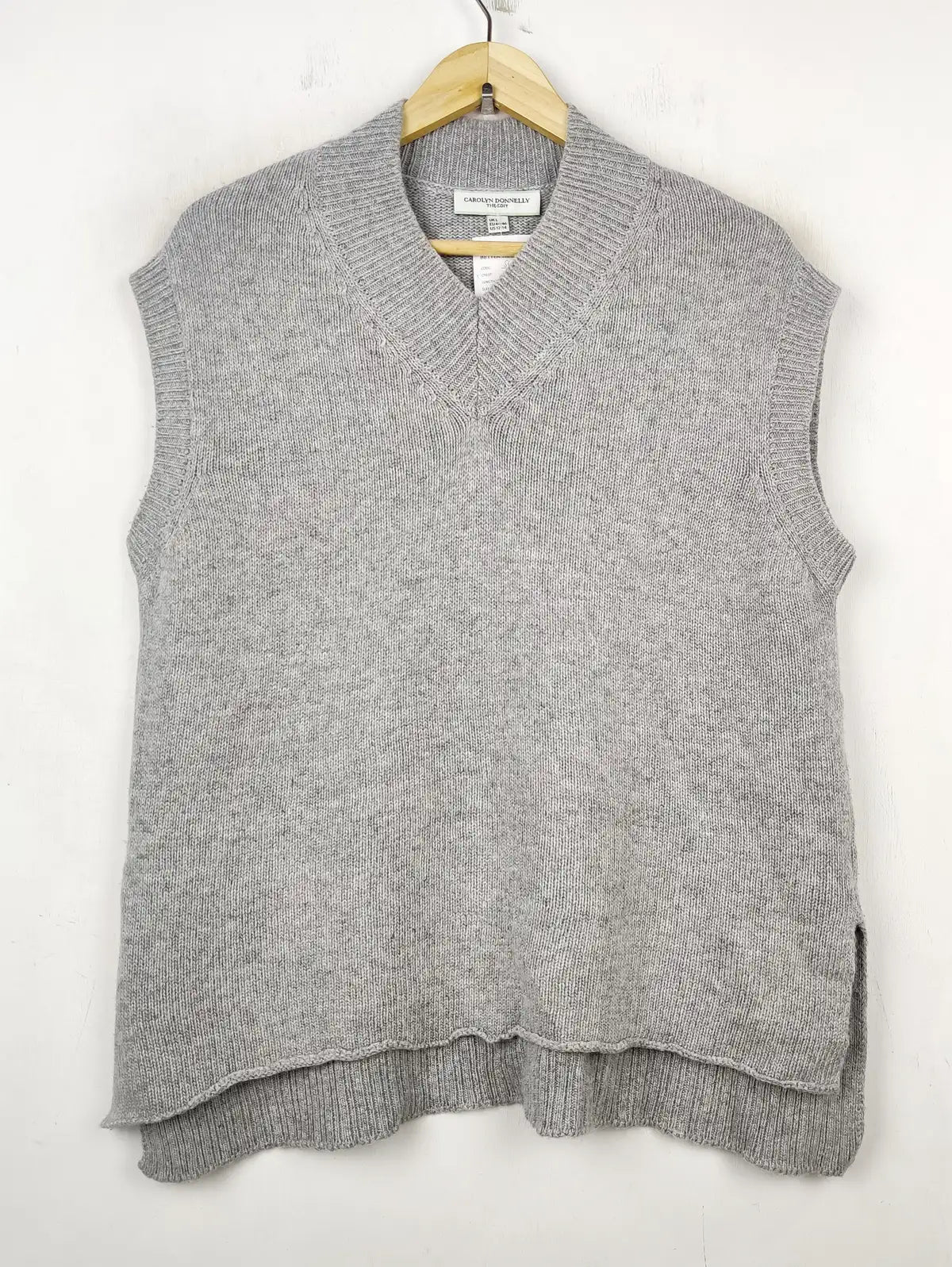 Buy online pre-used pre-loved 100% authentic & Original branded Carolyn Donnelly (SL-2829) available in Pakistan. Top international brands avilable.