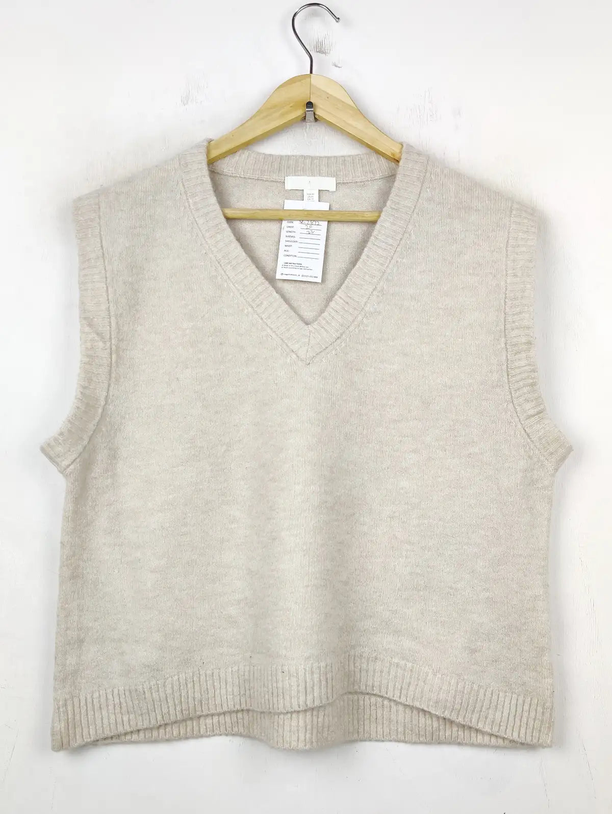 Buy online pre-used pre-loved 100% authentic & Original branded H&M (SL-2832) available in Pakistan. Top international brands avilable.