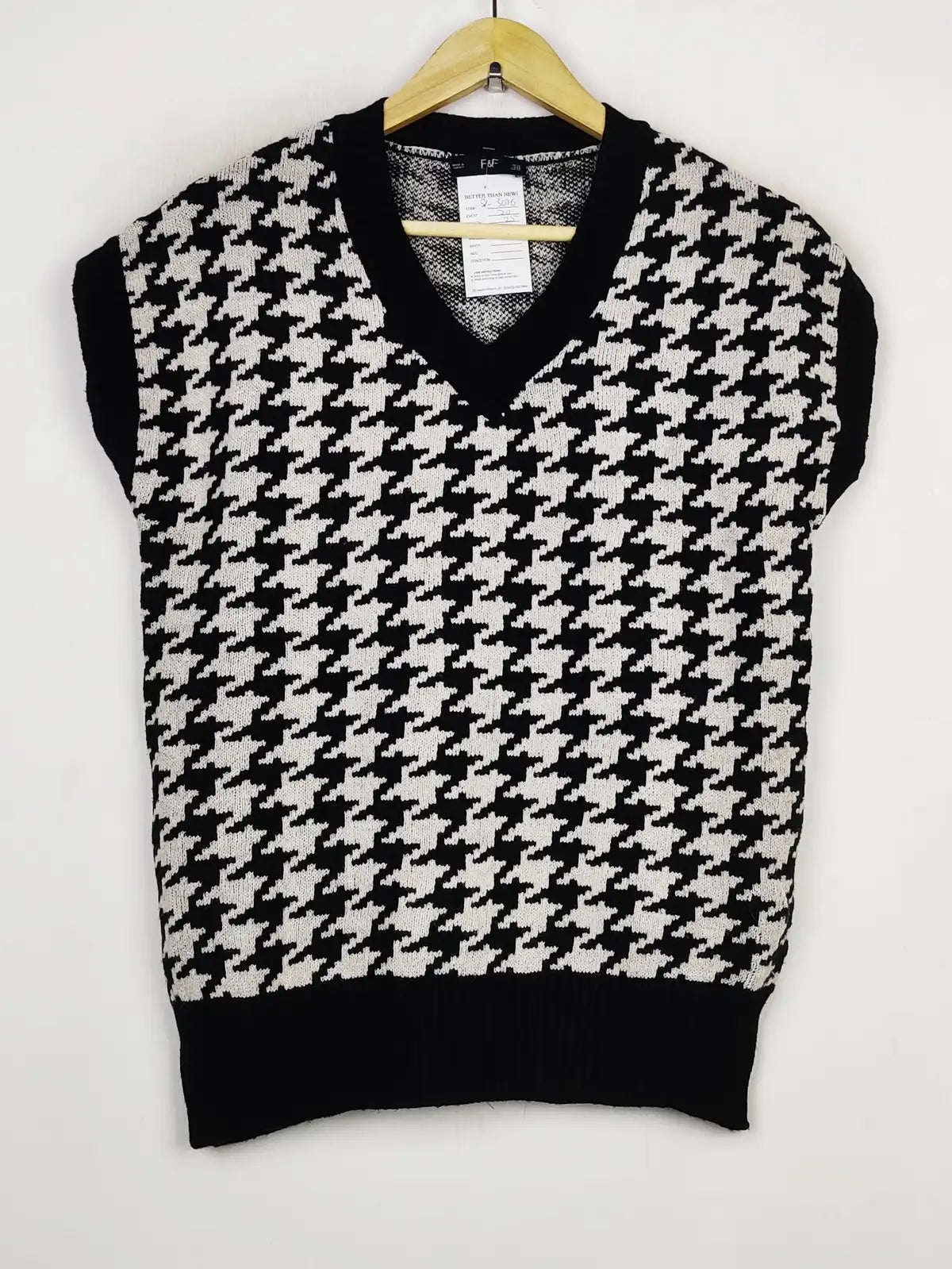 Buy online pre-used pre-loved 100% authentic & Original branded F&F (SL-3026) available in Pakistan. Top international brands avilable.