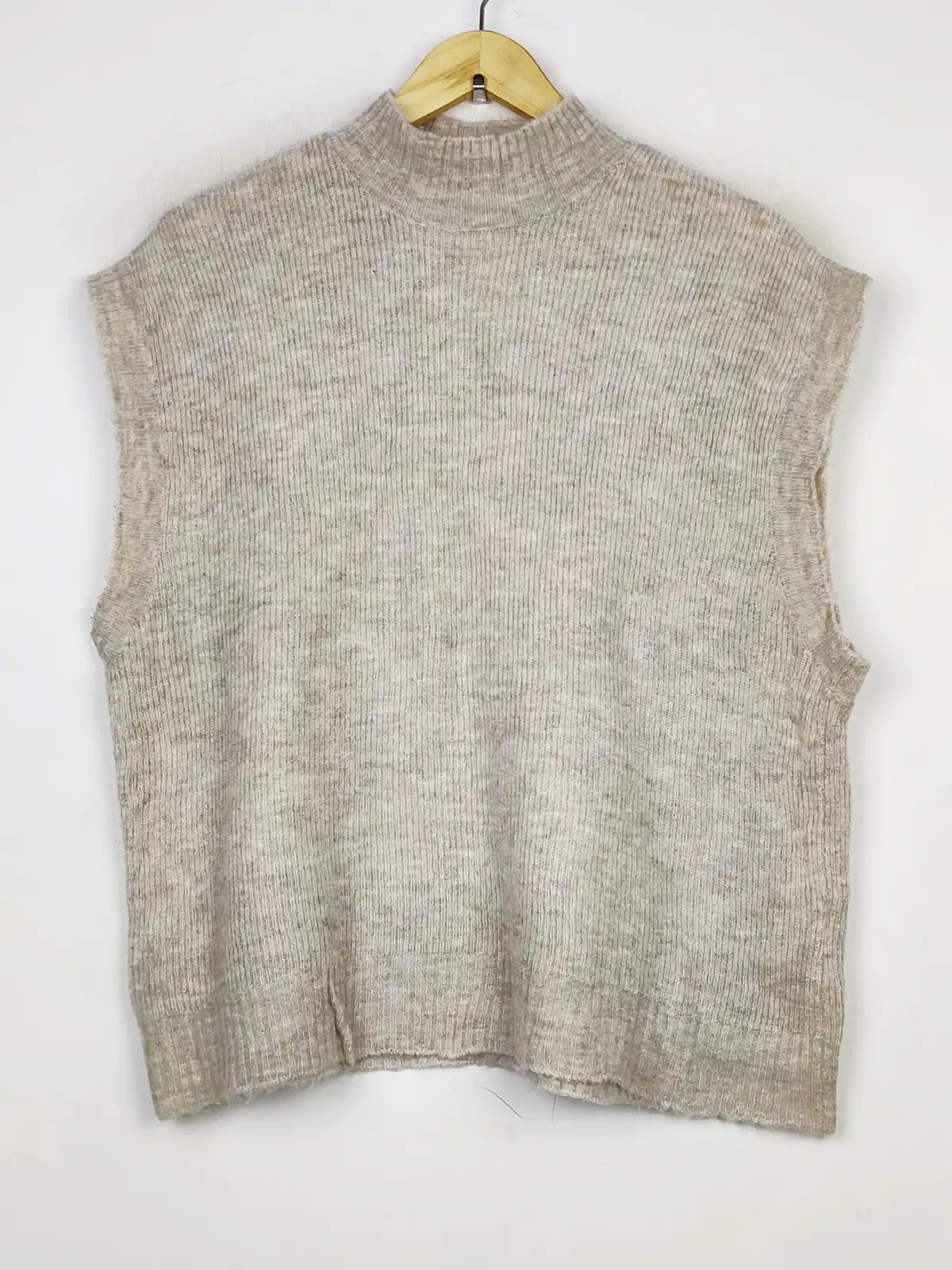 Buy online pre-used pre-loved 100% authentic & Original branded Vero Moda (SL-3032) available in Pakistan. Top international brands avilable.