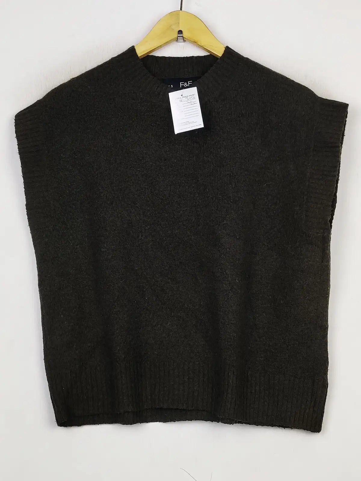 Buy online pre-used pre-loved 100% authentic & Original branded F&F (SL-3056) available in Pakistan. Top international brands avilable.