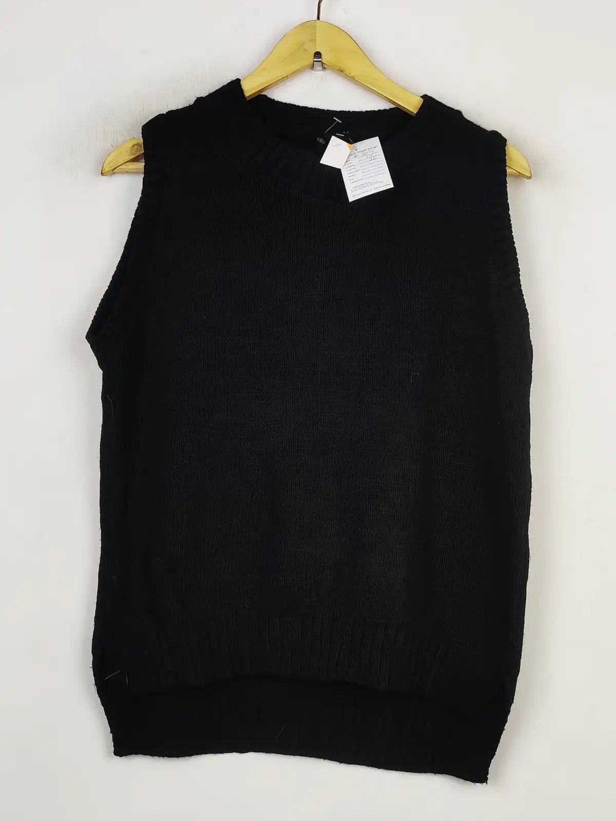 Buy online pre-used pre-loved 100% authentic & Original branded Unknown Brand (SL-3070) available in Pakistan. Top international brands avilable.