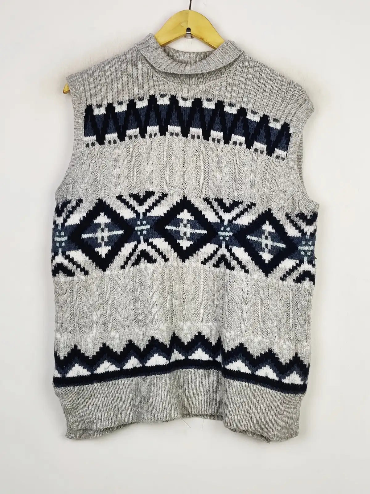 Buy online pre-used pre-loved 100% authentic & Original branded Marks & Spencer (SL-3095) available in Pakistan. Top international brands avilable.